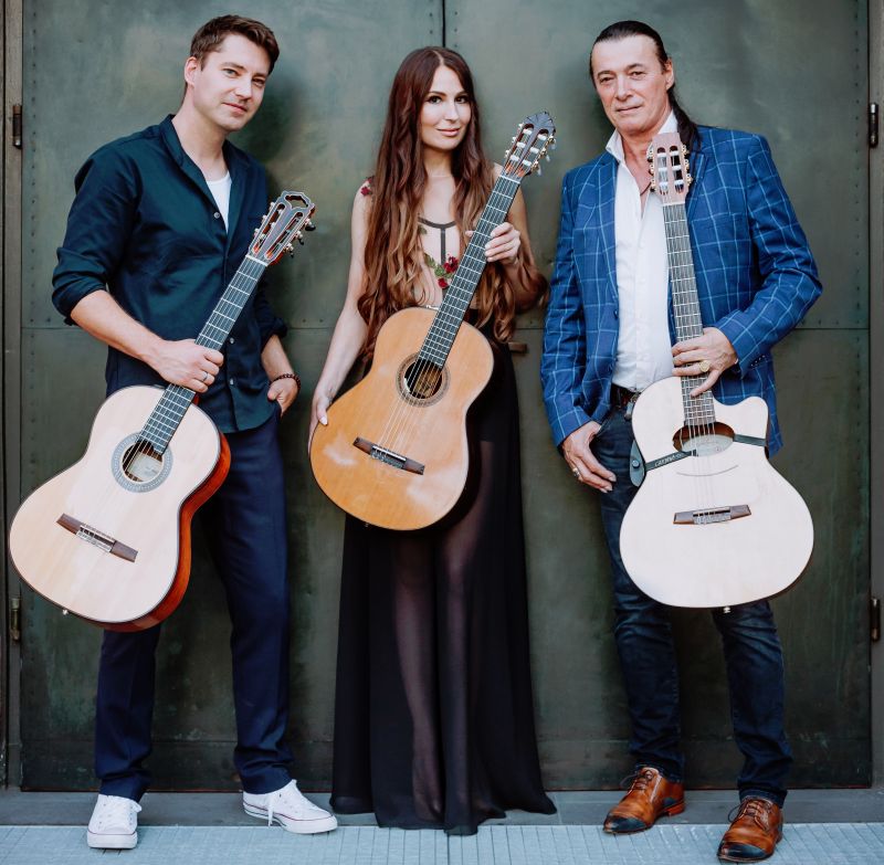 Lulo Reinhardt (rechts), Yuliya Lonskaya & Daniel Stelter. Foto: Veranstalter  