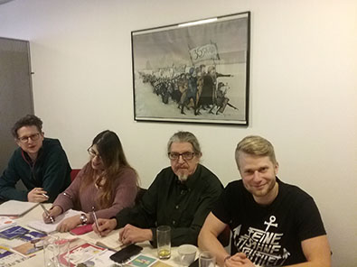 Eine der Arbeitsgruppen bei der Diskussion whrend der Klausurtagung, von links: Stellv. Kreisvorsitzender Dr. Dominik Dber, Julia Wolter, Manfred Wolter. Foto: Die Linke