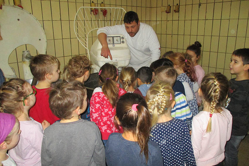 Vorschulkinder lernen Backstube kennen