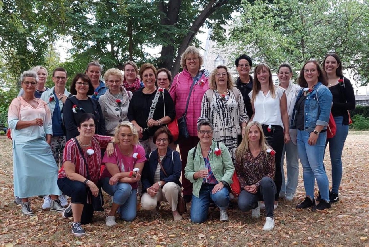 Nach zwei Jahren coronabedingter Pause konnten die Linzer Stadtsoldatenfrauen, -freundinnen und die Nhgruppe wieder ein Manver durchfhren. (Foto: Privat)