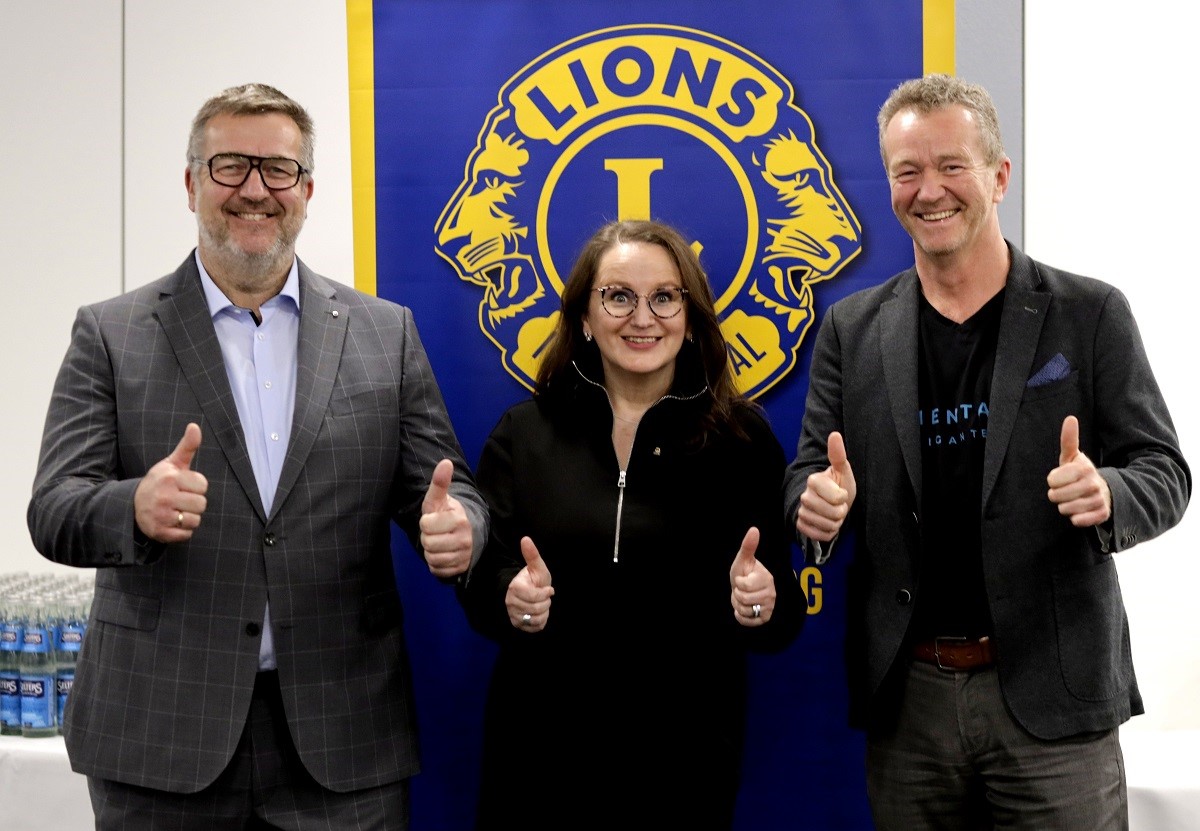 Daumen hoch fr den Start in das neue Jahr 2023 (v.l.): Jrgen Kohlhas, Barbara Hombach, Michael von Kunhardt. (Foto: Doris Kohlhas)