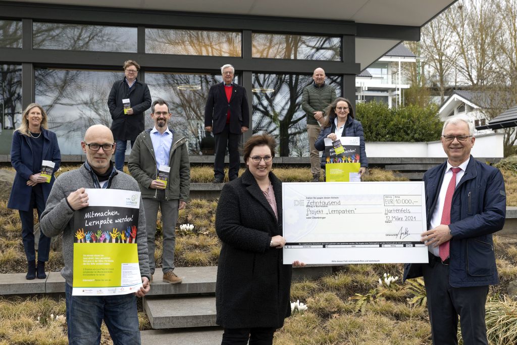 Erste Reihe (v.l.n.r.): Frank Simon, Alexandra Khan, Georg Huf. Zweite Reihe: Doris Kohlhas, Alexander Kolling, Barbara Hombach, Hintere Reihe: Hjalmar Menk, Rudolf Schwan, Mike Bender. Foto: Rder-Moldenhauer