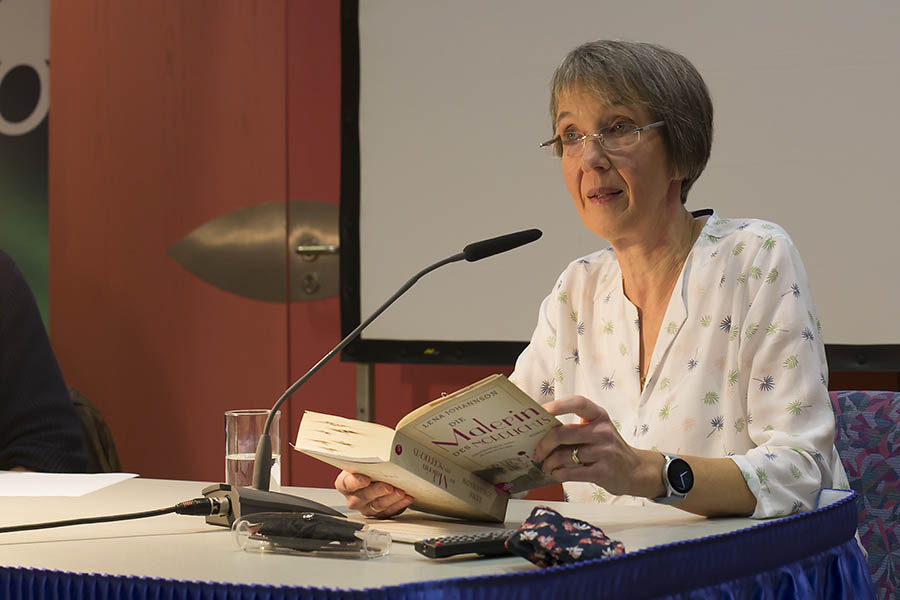 Lena Johannson liest "Die Malerin des Nordlichts". Fotos: Helmi Tischler-Venter