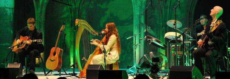 Harfenistin Cecile Corbel aus der Bretagne wird am 16. Juni mit ihrer dreikpfigen Band in der Augst erwartet. Foto: Veranstalter