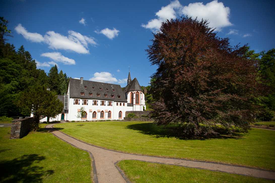 Nchstes Nachtleben im Kloster steht vor der Tr