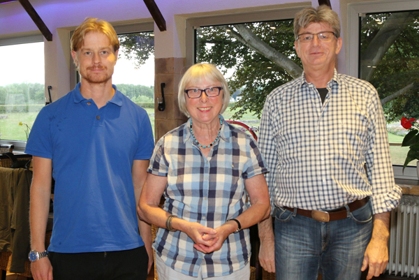 Freuen sich ber das ausgesprochene Vertrauen: der neu gewhlte Vorstand des Ortsverbandes Neuwied Bndnis 90 / Die Grnen. Von links nach rechts: Tobias Reh (Kassierer), Inge Rockenfeller (Geschftsfhrerin), Ralf Seemann (Sprecher). Foto: Privat