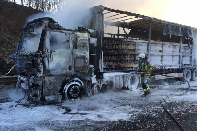 LKW brannte am Rastplatz Fernthal