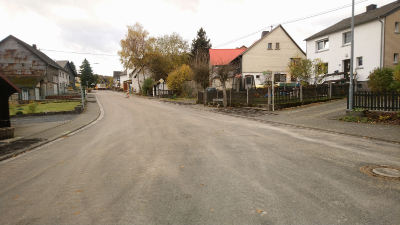 Neu gestaltete Strae durch Lochum. Fotos: VGW Hachenburg