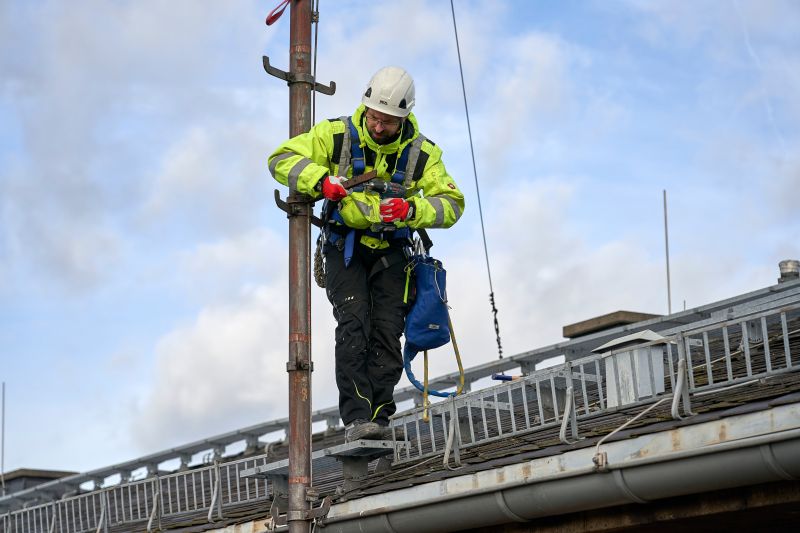 LoRaWAN-Technik wird installiert. Foto: evm