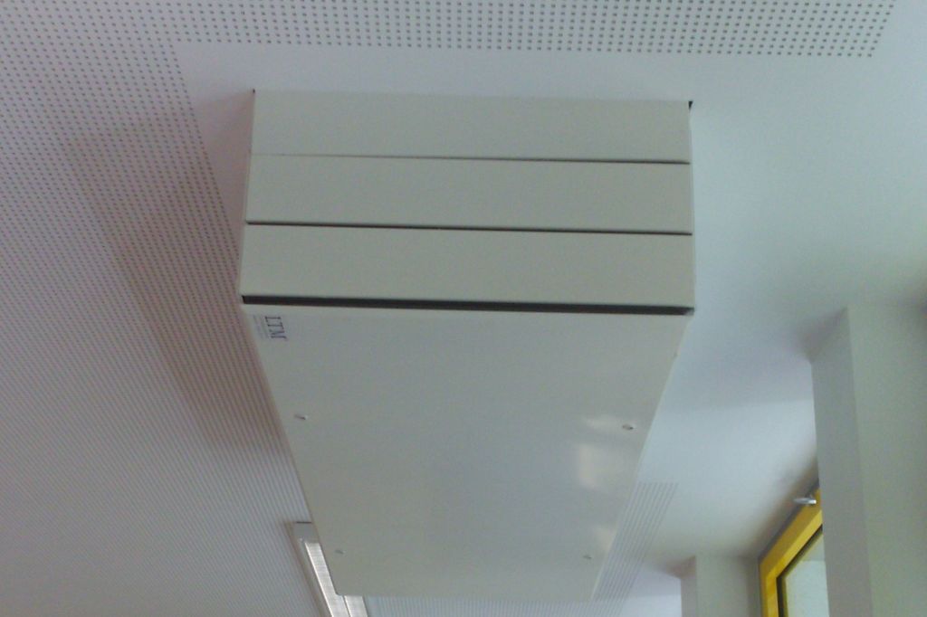 In der Grundschule Horbach sind bereits einige dezentrale RLT-Geräte eingebaut. Es gibt sie als Decken-, Wand,- oder Standgeräte. Fotos: VG Montabaur)