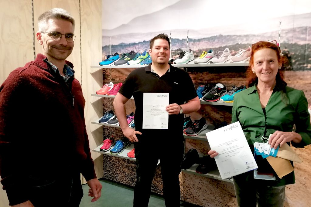 V.l.n.r.: Geschftsfhrer der Brast Orthopdie Achim Laux, Orthopdieschuhmacher-Meister Felix Schlimm und Fachberaterin Astrid Trk. Foto: privat 