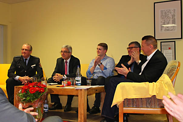 Die Teilnehmer der Podiumsdiskussion v.l.n.r: Polizeihauptkommissar Heinrich Klar, Innenminister Roger Lewentz, Bundestagskandidat Martin Diedenhofen, Landratskandidat Michael Mahlert und Moderator Markus Winkelbach. Fotos: SPD