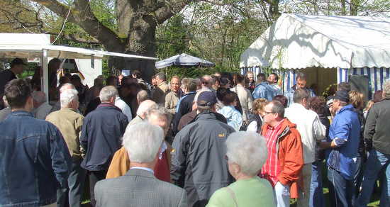 Zur traditionellen Maifeier ldt der Mnnergesangverein (MGV) Sangeslust Birken-Honigsessen fr den 1. Mai ab 11 Uhr auf den Dorfplatz ein. (Foto: MGV Sangeslust) 