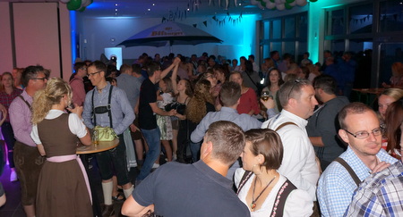 Tolle Stimmung ist bei den Mai-Wiesn beim Feuerwehrfest in Pleckhausen angesagt.(Foto: Feuerwehr Pleckhausen)