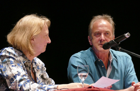 Maria Bastian-Erll und Bernhard Robben bernahmen die Lese-Abschnitte aus Natascha Wodins Werk Sie kam aus Mariupol bei der Erffnung der 17. Westerwlder Literaturtage in Wissen. (Foto: GW)