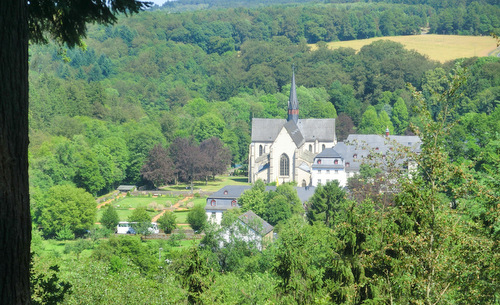 Einer von fnf Traumblicken: der gttliche Blick aufs Kloster Marienstatt. (Foto: KuV Limbach) 