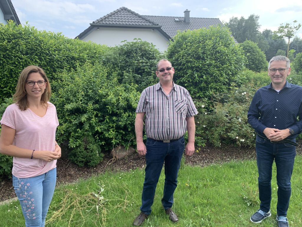 SPD-Mitglied Mario Reusch zwischen Sabine Btzing-Lichtenthler und Hendrik Hering. Foto: privat