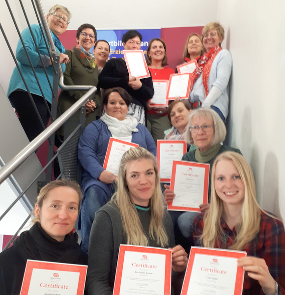 Die elf Teilnehmerinnen erhielten ihr Zertifikat nach erfolgreicher Teilnahme als Marte Meo Practitioner vom Internationalen Marte-Meo-Netzwerk in Eindhoven. (Foto: Kreisverwaltung ALtenkirchen) 