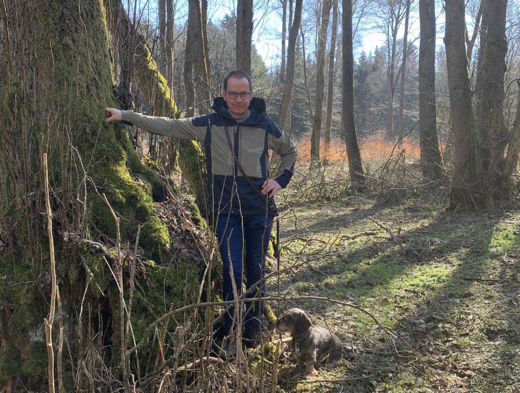 Martin Keler an einer Schwarzerle. Foto: privat