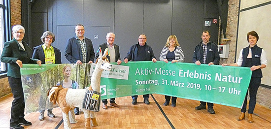 Die Macher der Aktiv-Messe Erlebnis Natur 2019 in Wissen: (von links) Brigitte Kohlhaas (Naturregion Sieg), Sylvia Happ (Casa de la Lama), Berno Neuhoff (Stadtbrgermeister/Regional- und Kreisentwicklung), Michael Lieber (Landrat), Konrad Rdder (Wegepate), Gabriele Wschenbach (Regional- und Kreisentwicklung), Jochen Stentenbach (Verbandsgemeinde Wissen) und Carmen Dhnert (Naturregion Sieg). (Foto: GRI) 