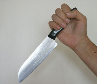 Der Tter bedrohte die Angestellte mit einem Messer. Symbolfoto: NR-Kurier