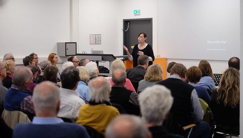 Prorektorin Prof.in Dr. Petra Vogel bei der Erffnung des Wintersemesters der Mittwochsakademie der Universitt Siegen (Foto: Uni Siegen)