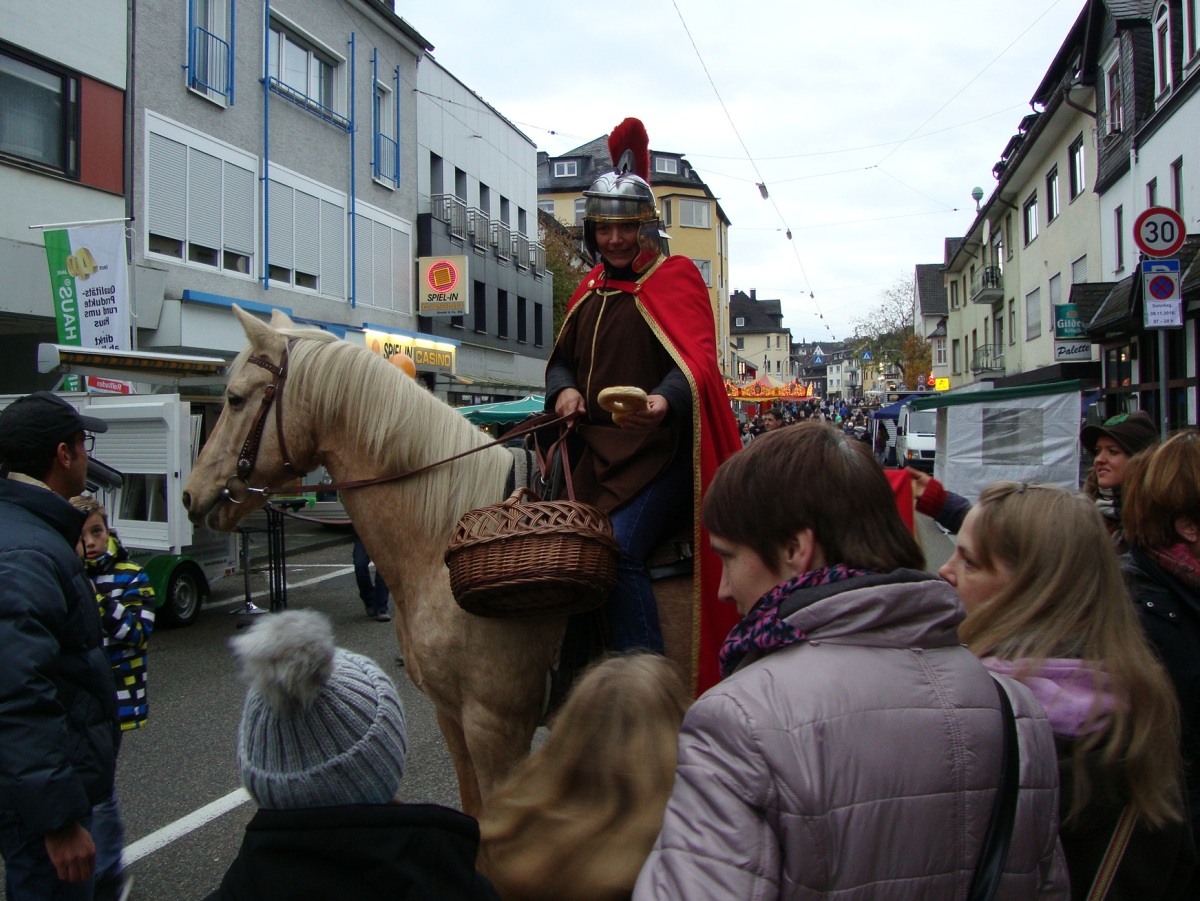 Traditionell wird der Martinsmarkt mit dem Eintreffen des St. Martin abgerundet. (Foto: Treffpunkt Wissen) 