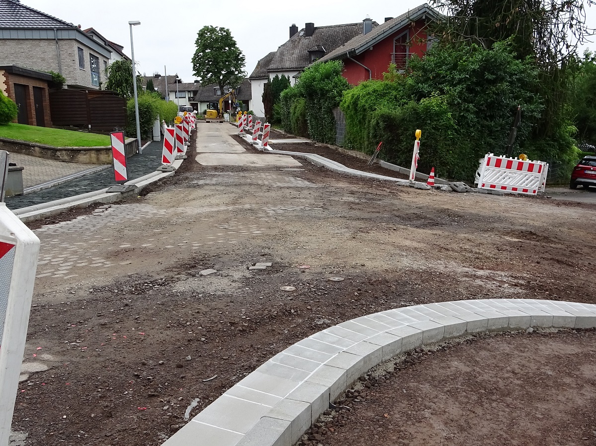 Derzeit werden in Eitelborn die Helfensteinstrae und der Bodenweg ausgebaut. Es ist das erste Bauprojekt im VG-Gebiet, das nach dem System der WKB abgerechnet wird. (Fotoquelle: VG Montabaur)