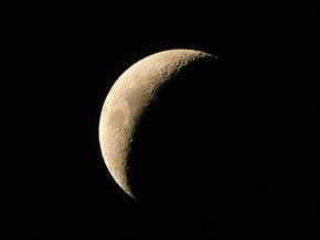 Dienstag, 16. Juli: Erdschatten knabbert am Vollmond