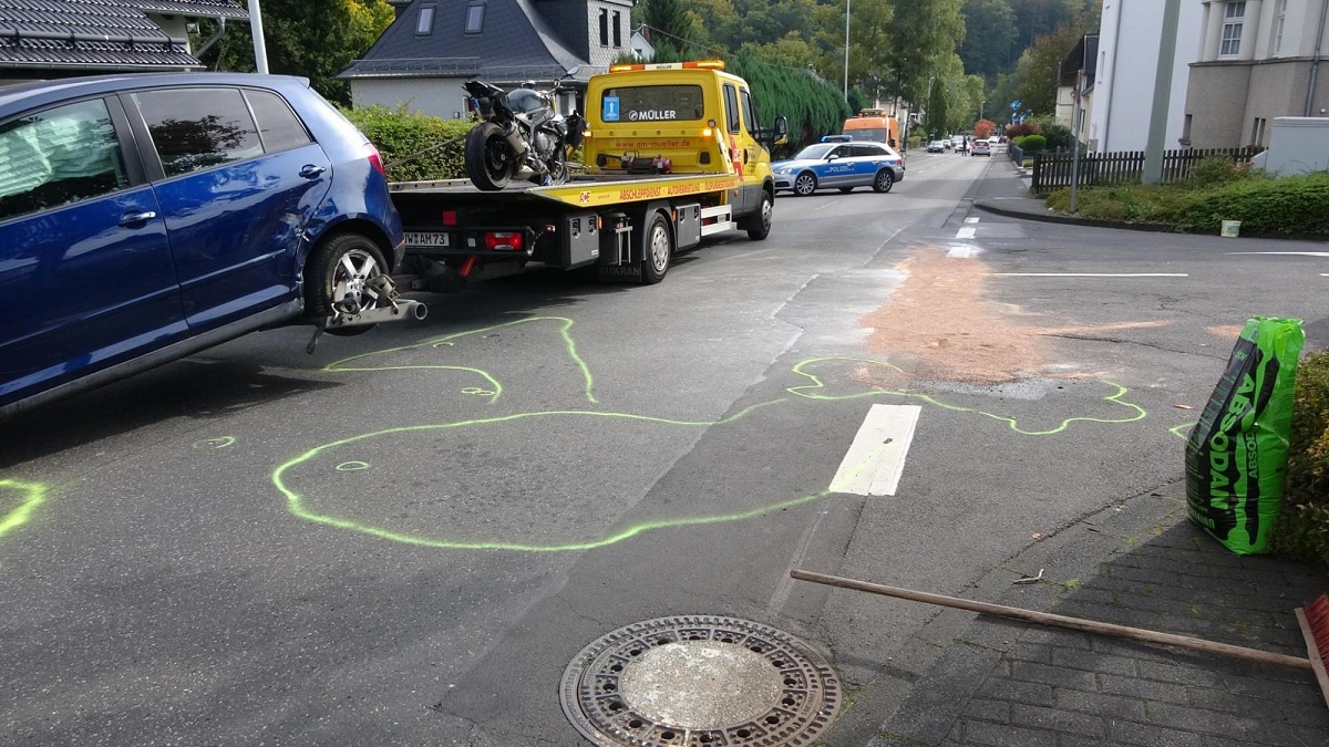 Schwer verletzter Motorradfahrer in Bad Marienberg (Fotos: Uwe Schumann)