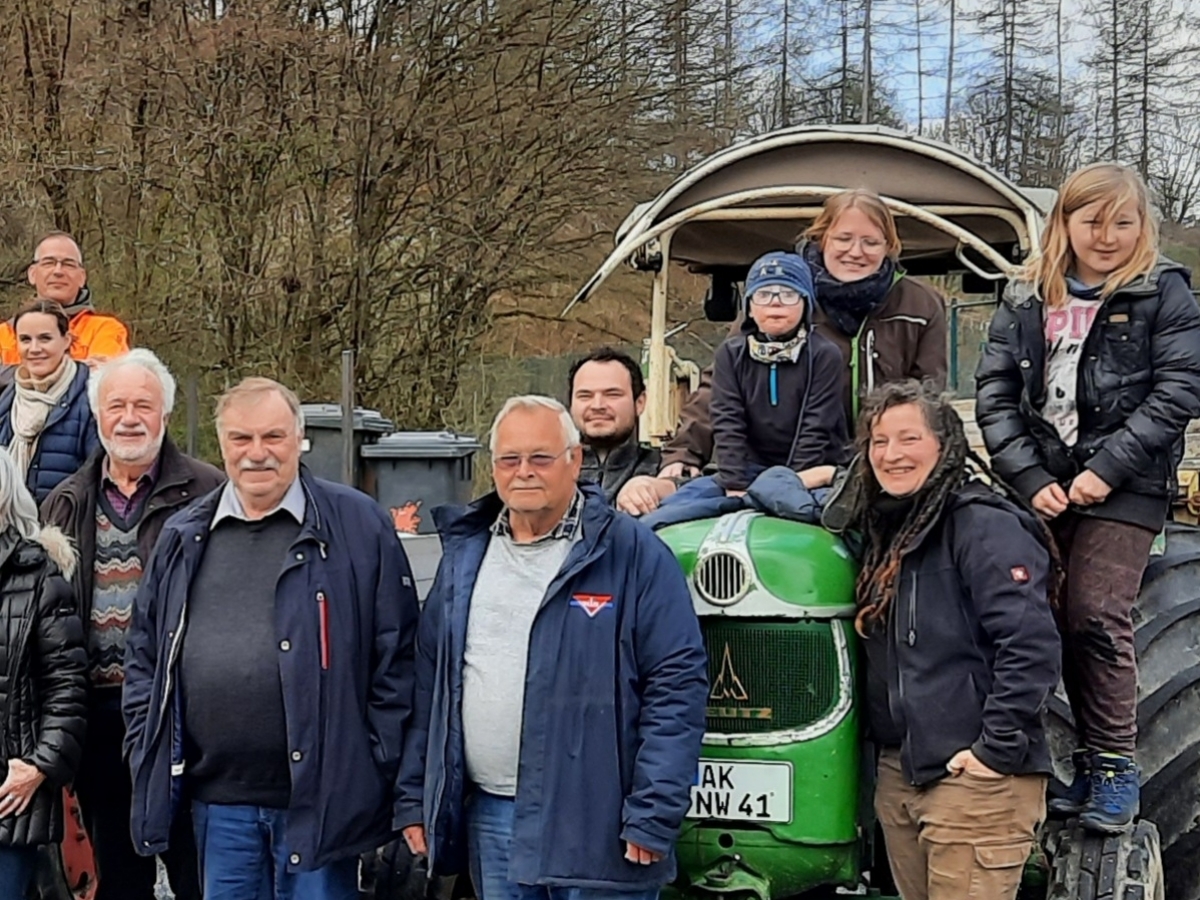 Vom Kind bis zum rstigen Rentner: 23 Brger beteiligten sich nach zwei Jahren Corona-bedingter Pause wieder an der Mllsammelaktion in Neitersen. (Foto: Ortsgemeinde)