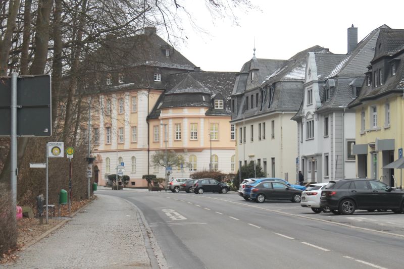 Die Bahnhofstrae in Montabaur soll in den nchsten Jahren von Grund auf neu gestaltet werden. Es ist das grte Einzelprojekt im Straenbau, das im Haushalt 2021 angelegt ist. Die Bauarbeiten sollen im Herbst beginnen. Foto: Stadt Montabaur