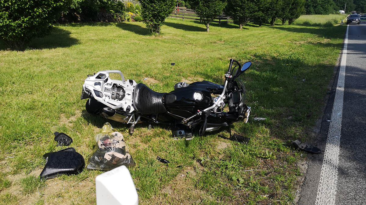 Frontalzusammensto: Motorradfahrer schwer verletzt