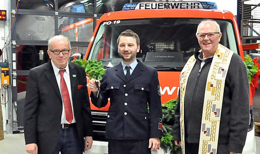 Oberlahrer Feuerwehr nimmt neues Fahrzeug offiziell in Betrieb 