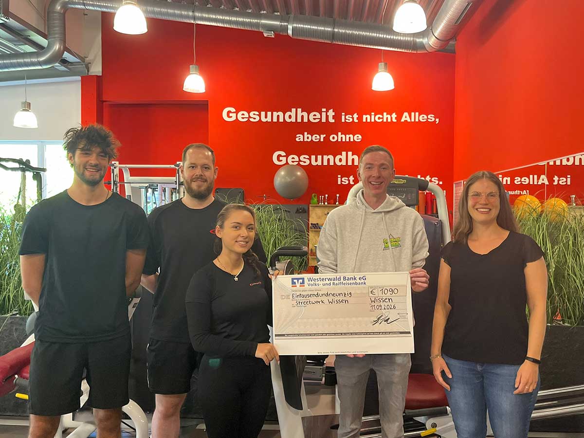 Spenden�bergabe bei Motion Sport. (Foto: Dominik Eickholt)
