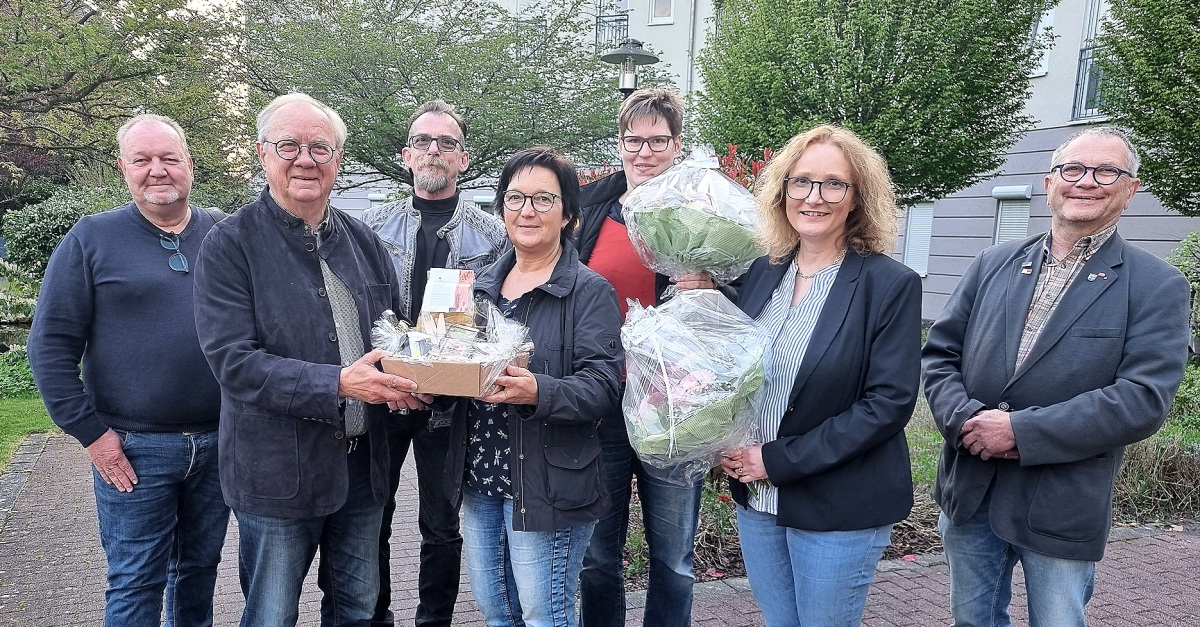 Der besttigte Vorstand (von links). Andreas Metz (2.Vorsitzender), Klaus-Jrgen Griese (1.Vorsitzender), Rainer Kessler (1.Geschftsfhrer), Brigitta Klein (Beisitzerin), Rebecca Mller (Beisitzerin), Claudia Bommer (Heimleiterin), Gerd Flender (Beisitzer). Nicht auf dem Bild: Eugen Buchen (2.Geschftsfhrer). (Foto: Rainer Kessler) 