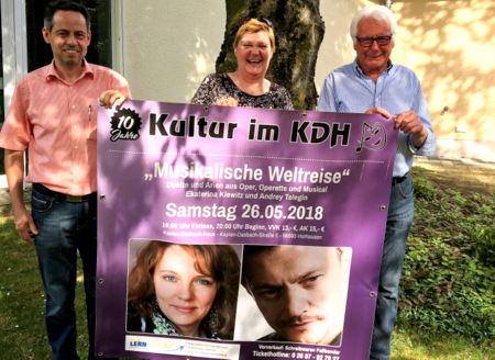 Ortsbrgermeister Thomas Schmidt, Rita Dominack-Rumpf und Beigeordneter Jrg Czubak (von links) prsentieren die Musikalische Weltreise am 26. Mai. (Foto: Ortsgemeinde Horhausen)