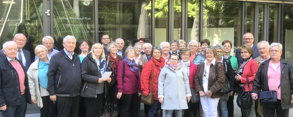 Einen spannenden Tag erlebten Mitglieder des Kirchenchors Horhausen, die auf Einladung des Landtagsabgeordneten Peter Enders Mainz erkundeten. (Foto: privat)