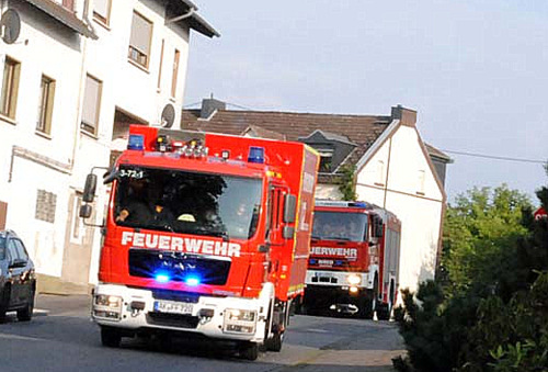 Feuerwehr Flammersfeld freut sich ber ein neues Mehrzweckfahrzeug 