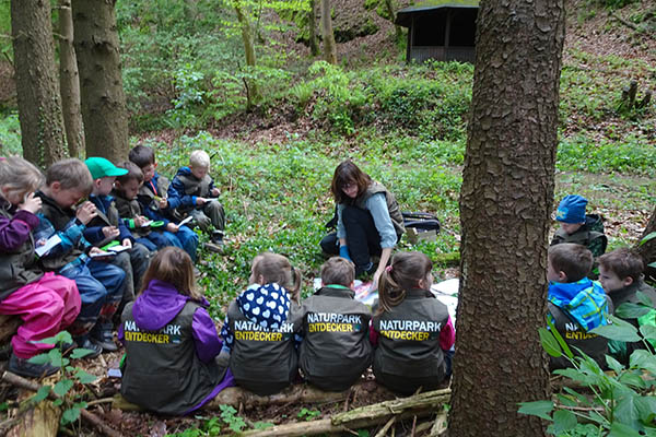 Blaulichtgruppe auf Entdeckertour im Naturpark 