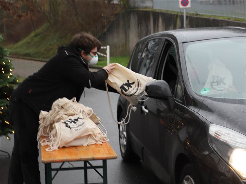 Nikolaus-Drive-Inn bei der DJK jahnschar Mudersbach
