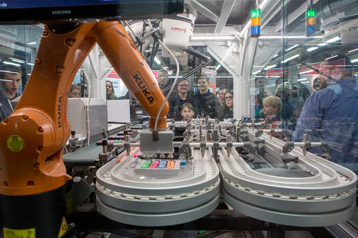 Die Koblenzer Nacht der Technik" vermittelt aus erster Hand und zum Anfassen Zukunftstechnologien, erklrt sie auf einfache Weise und gibt so interessante Einblicke in die Welt von morgen. (Foto: Klaus Herzmann) 