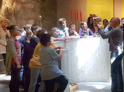 Spannende und lehrreiche Fhrung im Neanderthal-Museum. Foto: Schule