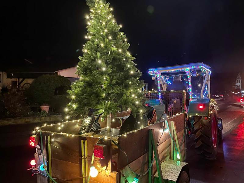 Weihnachtszug brachte Kinderaugen zum Leuchten in und um Niederfischbach