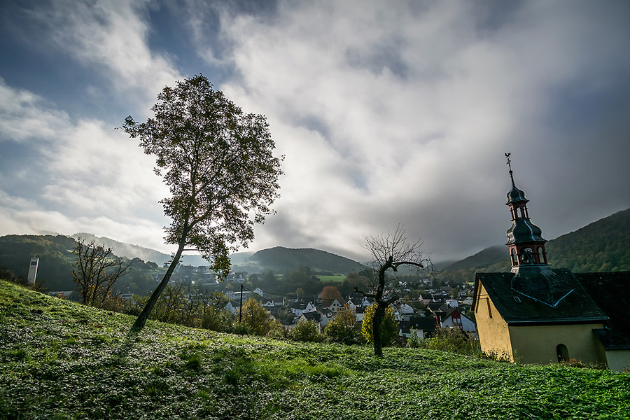 Nebelstimmung ber Niederbreitbach. Foto: Andreas Pacek - Touristik Verband Wiedtal