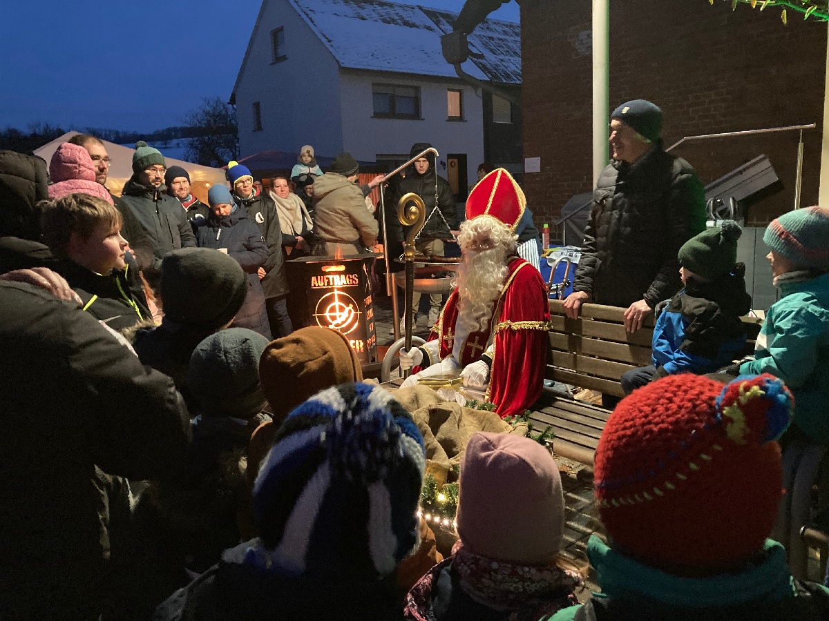 Premiere: Zum ersten Mal stimmungsvoller Adventsmarkt in Heuzert - Genialer Erfolg