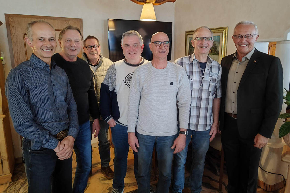 Landrat Achim Hallerbach war j�ngst zu Gast auf der Innungsversammlung der Maler- und Lackierer-Innung des Landkreises Neuwied, die eine ausgewogene Mischung aus wirtschaftlicher Analyse, fachlichem Austausch und  zukunftsorientierten Impulsen bot. Foto: Michael Braun