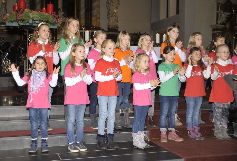 Weihnachtskonzert Hundsangen mit vielen Sngern