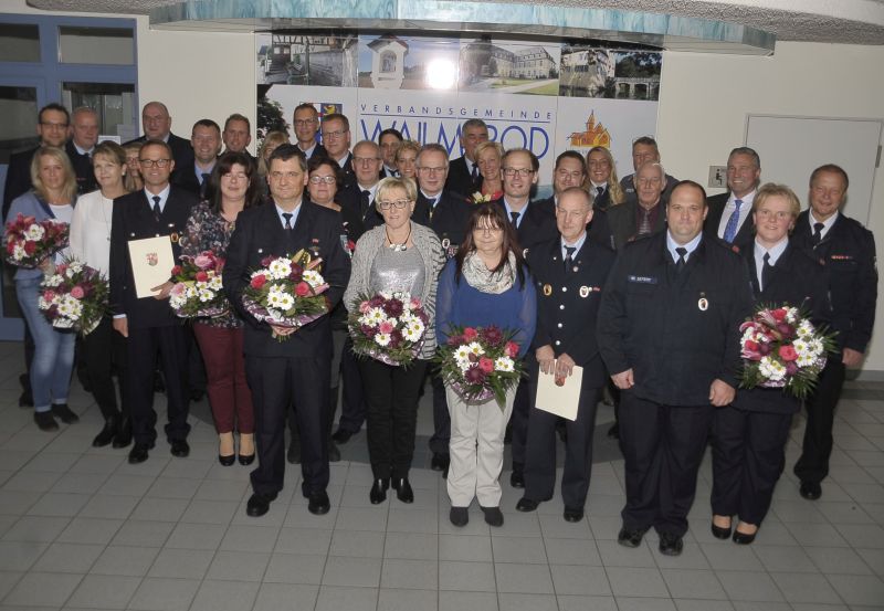 Geehrte Feuerwehrleute der Verbandsgemeinde Wallmerod. Foto: Klaus-Dieter Hring