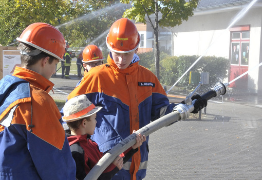 Jugendfeuerwehren bten den Ernstfall in Wallmerod